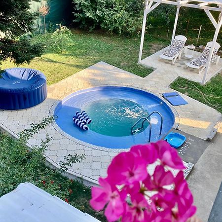 White House With Sauna And Jacuzzi 노비사드 외부 사진